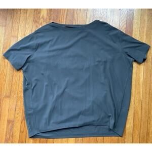Lululemon Back in Action Short Sleeve *Nulu T-Shirt Size 8 Graphite Gray
